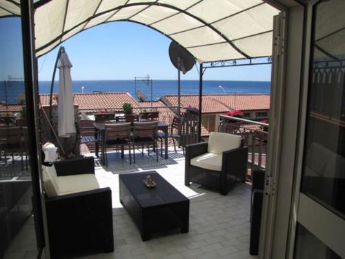 Roccalumera Apartment | Casa di Arturo Mansarda