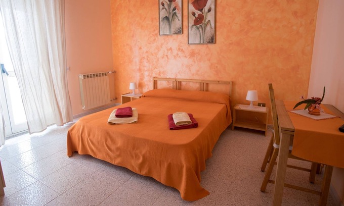 Rodio House | Casa Di Bello Orange Studio Apartment