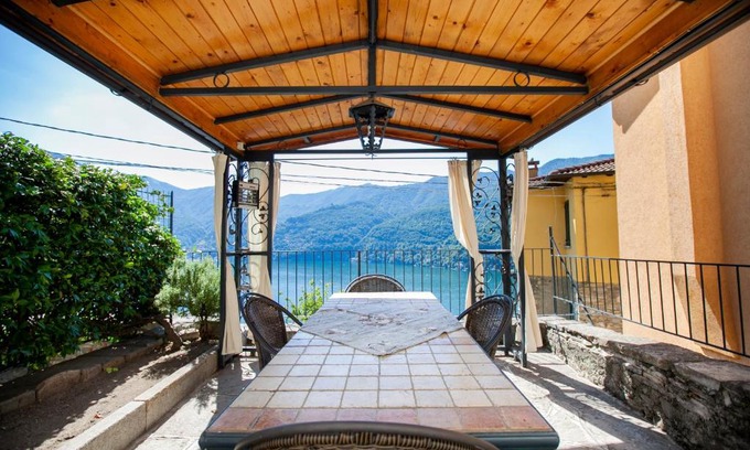 Carate Urio Apartment | Casa di MOMO
