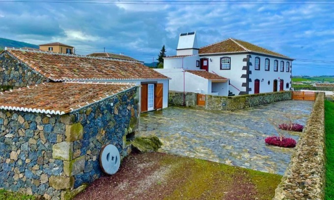 Praia da Vitoria Cottage | Casa do Avô José Alves (T3), Country House - Rural Tourism