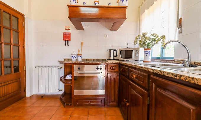 Ponte de Lima Villa | Casa do Azal - With Pool And Near The Vila