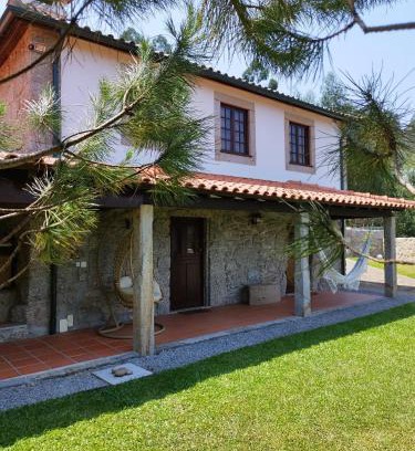 Gondufe House | Casa do Costeiro by AlmaStay