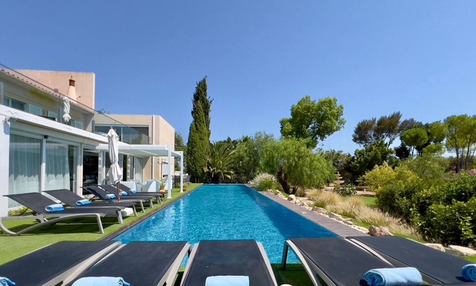 Chao de Cevada Villa | CASA DO LAGO - Mountains & Sea View Villa