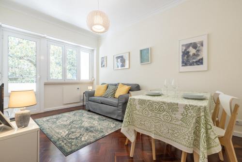 Principe Real Apartment | Casa do Largo - cozy apartment in the city center & with AC