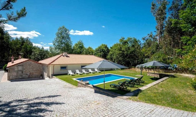Celorico de Basto House | Casa do Pioledo Camélias de Basto