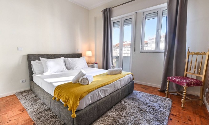 Braga Apartment | Casa do Raio I w/Balcony - Sé Apartamentos