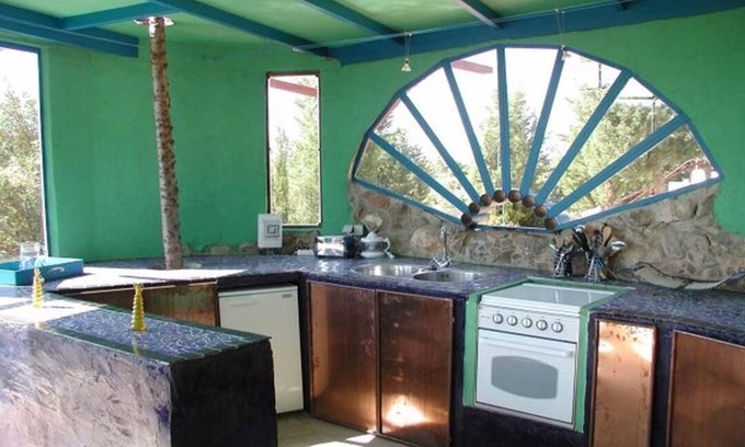 Fonte do Bispo House | Casa do Teatro colourful, Holiday home, pool, WiFi, TV, air-cond., near the sea