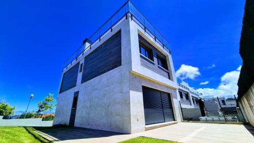 Santander House | Casa dorada Alisal
