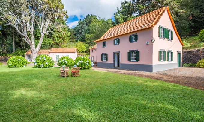 Camacha Cottage | CASA DOS CASTANHEIROS - Charming countryside Cottage