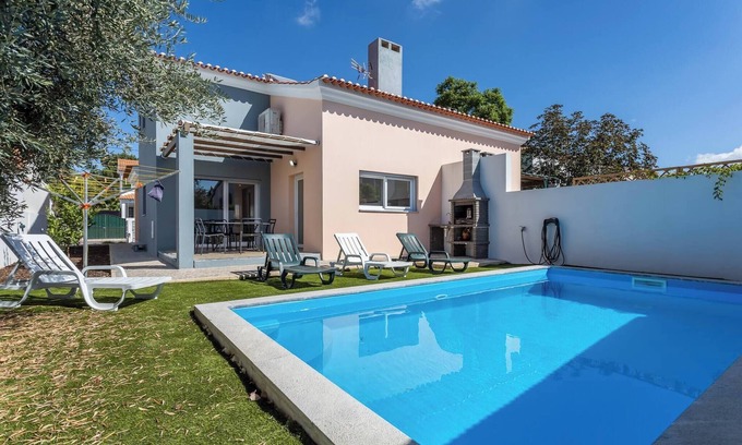 Vila Nogueira de Azeitao Ski Chalet | Casa dos Pais