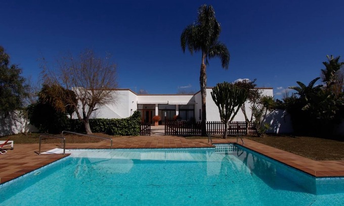 El Palmar House | Casa El Alamo - Very generous villa with pool with swimming lane close to the beach
