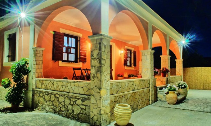 Agia Marina House | Casa Elaia