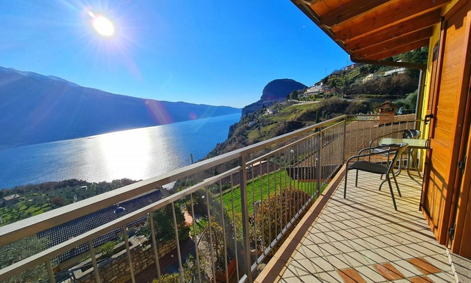 Arias Apartment | Casa Elka Balcony 6 Lake view