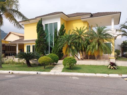 Sahy House | Casa em condomínio com Praia Reservada