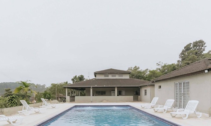 Sao Paulo House | Casa em Embu com piscina churrasqueira e quintal