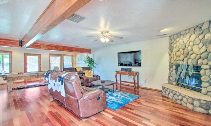 Northeast Heights House | Casa Especial Family Retreat with Pool Table!