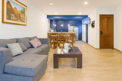 Asuncion Apartment | Casa estilo americano cerca del Shopping Mariscal con 2 garajes y WiFi