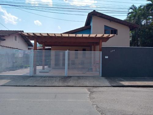 Jardim Samambaia House | Casa estilo minimalista em Ubatuba