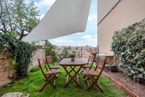 Old Town Apartment | Casa Etrusca - Con Giardino e Vista - ItalyWeGo
