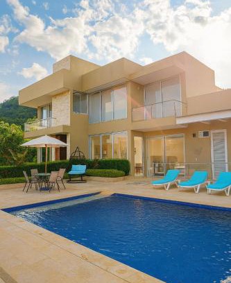 Anapoima Villa | Casa Familiar con Piscina, BBQ, Bicicletas