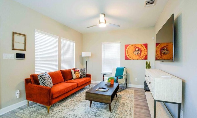 Near East Side Villa | Casa Fiesta-2bed/2bath 1100 sq ft urban stunner
