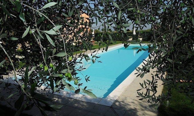 Castiglione del Lago House | Casa Flora I: A characteristic and welcoming apartment that is part of a villa surrounded by the greenery, with Free WI-FI.