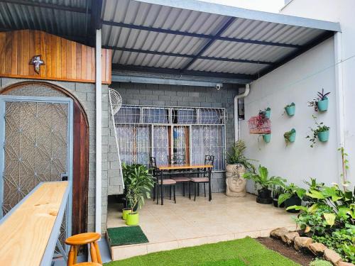 Heredia House | Casa Flores