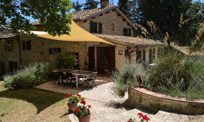 Comunanza House | Casa Flori Restored farmhouse with spectacular views of Sibillini Mountains