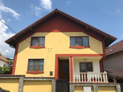Calimanesti House | Casa Flori