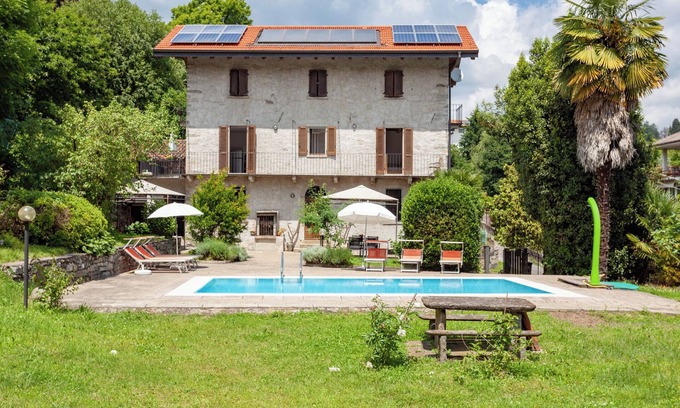 Vacciago Apartment | Casa Frey apt. 3 room apartment on Lake Orta with garden and swimming pool