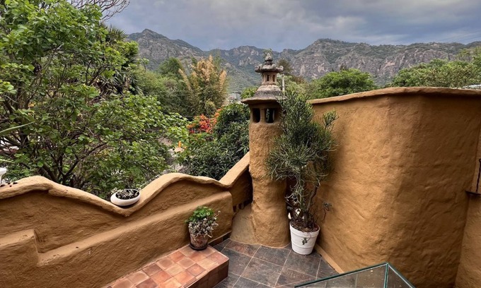 Santa Cecilia House | Casa Gaudí