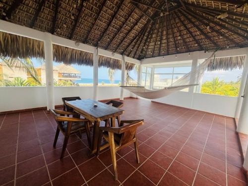 Los Tamarindos House | Casa Godmar with Starlink