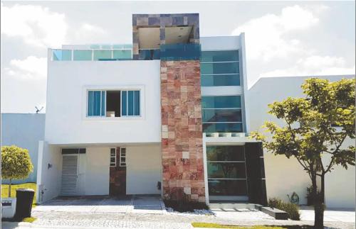 Lomas de Angelopolis House | Casa Grande, Cómoda y con Seguridad - Excelente Ubicación