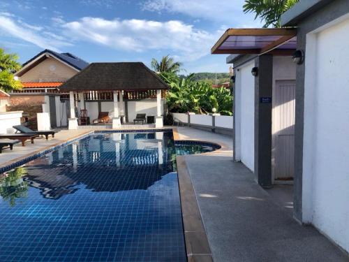 Sa Khu Villa | Casa Gris with Shared Pool