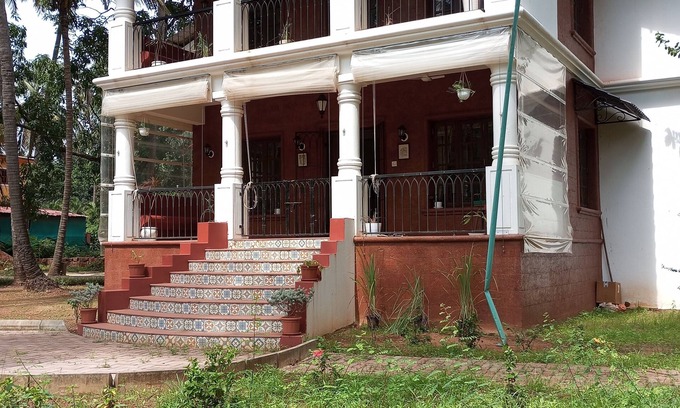 Arpora Villa | Casa Hibiscus 2bhk with Pvt. Garden & Pet-Friendly!