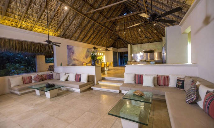 Barra de Colotepec Villa | Casa Hola Ola-Beach Villa-Pickleball-Padle Ball-Tennis-Chef-Lap Pool-STARLINK