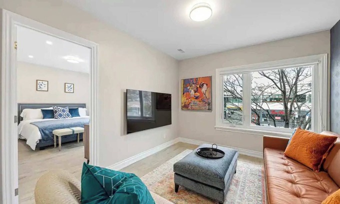 Bracondale Hill Hotel | Casa Hotel Contemporary 2BR Suite w Patio & BBQ