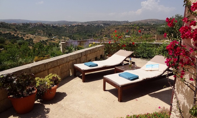 Noto Villa | Casa Isabella - a cook's and garden lovers paradise - perfect for winter rental
