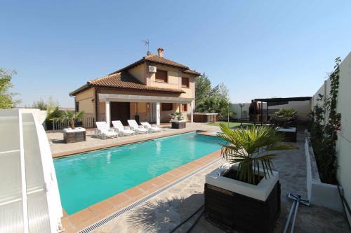 Sesena House | Casa Jardin del Valle TuCasaTemporal