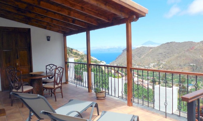 Hermigua House | Casa La Sabina Roja 1 - Casa con impresionantes vistas sobre Hermigua y el mar