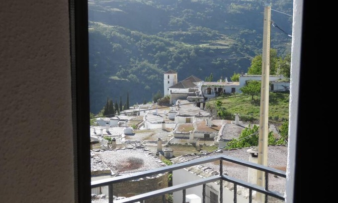 Bubion House | Casa La Soleá. Vistas al pueblo y la Sierra