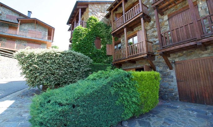 Ger House | Casa Les Voltes Saga