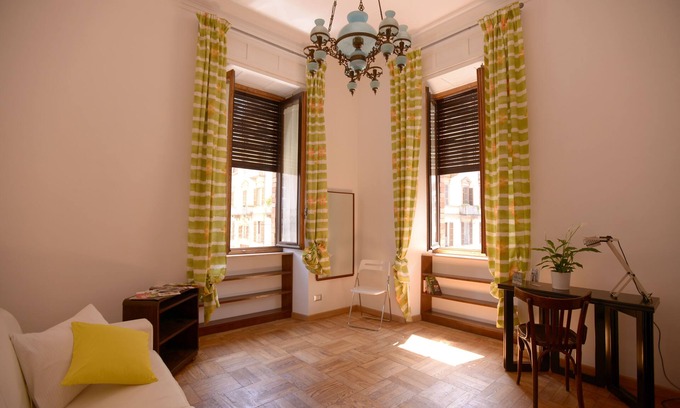 Vanchiglia Apartment | Casa Lescano - central and striking apartment in a historic house.