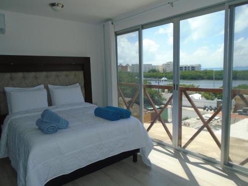 Isla Mujeres Apartment | Casa Linda Isla Loft- Ocean View- Shared Pool