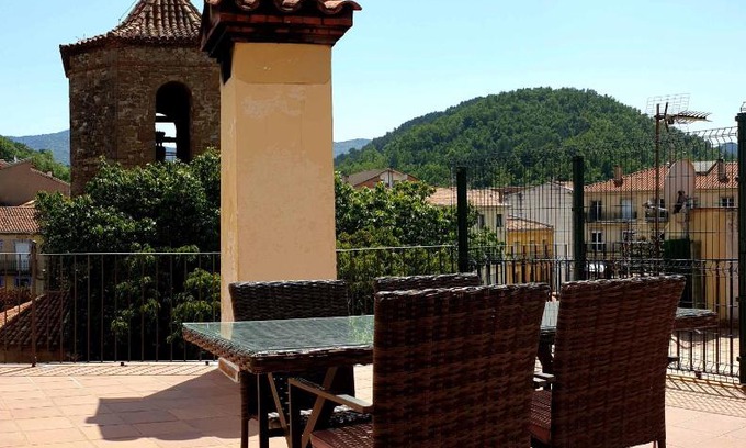 Sant Joan de Les Abadesses Apartment | Casa Lola - Terraza panorámica en el centro del pueblo