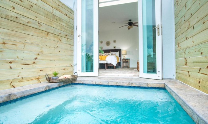 Puntas Apartment | Casa Loba Suite 3 with private pool and tub
