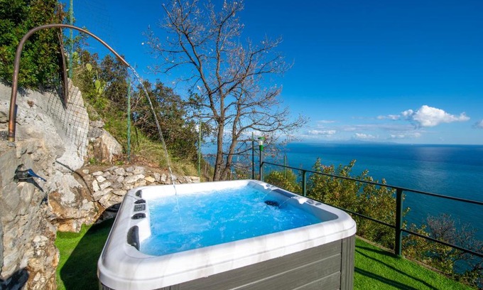 Praiano Apartment | Casa Luci relax, jacuzzi and breathtaking view