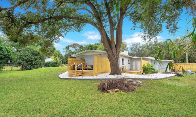 Conway House | Casa LUNA w/Fireplace + Lake View + 10min to dwtn