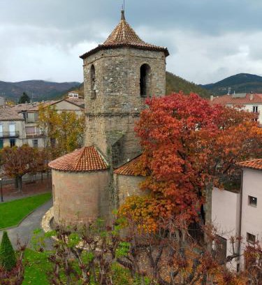 Sant Joan de Les Abadesses Apartment | Casa María, ático con vistas y parking