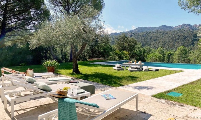 Santa Cristina de Aro Villa | Casa Maravilla on the Golf Costa Brava with private infinity pool.